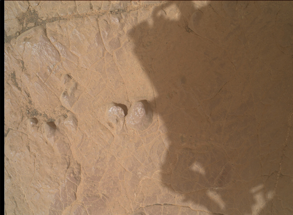 MAHLI image, taken from 25 cm standoff, showing the nodular target “An Dun” in the centre of the image. 