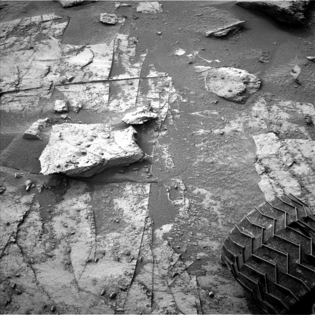 It nicely shows the rocks at the current parking position, and the veins criss-crossing them. 