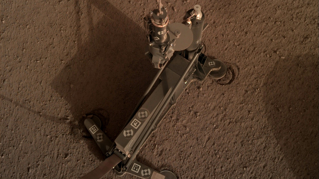 The support structure of the Heat Flow and Physical Properties Package (HP3) instrument moved slightly during hammering, as indicated by the circular "footprints" around the instrument's footpads.